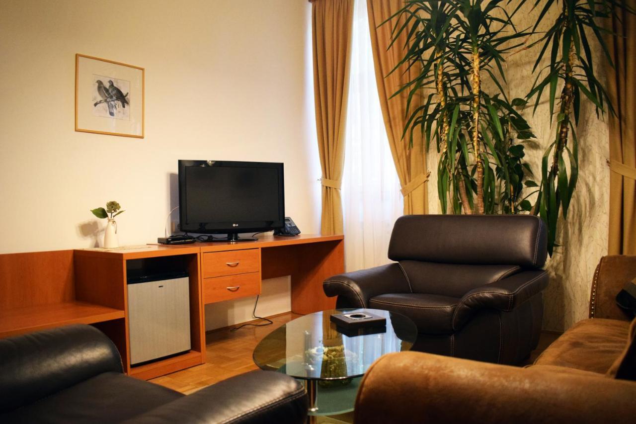 Hunting House Hotel Turija Ngoại thất bức ảnh