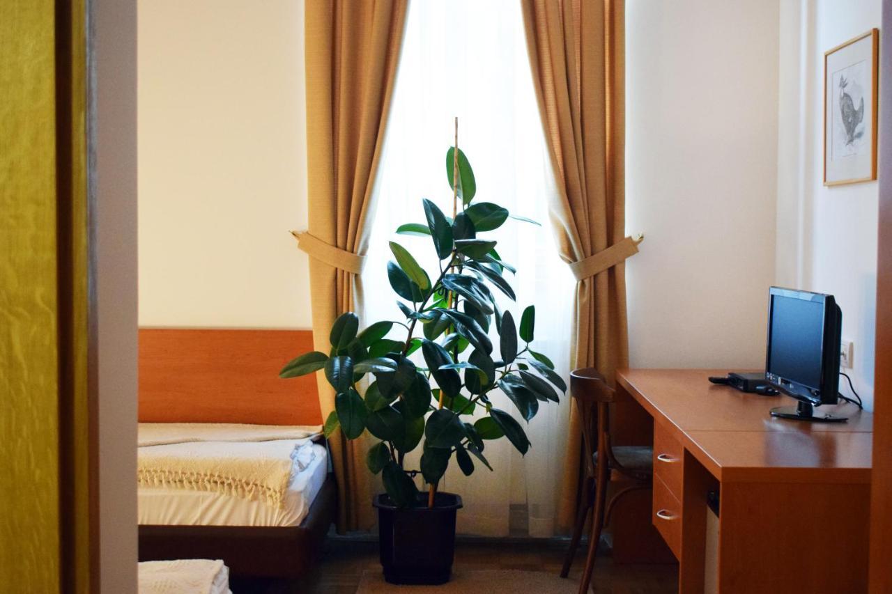 Hunting House Hotel Turija Ngoại thất bức ảnh