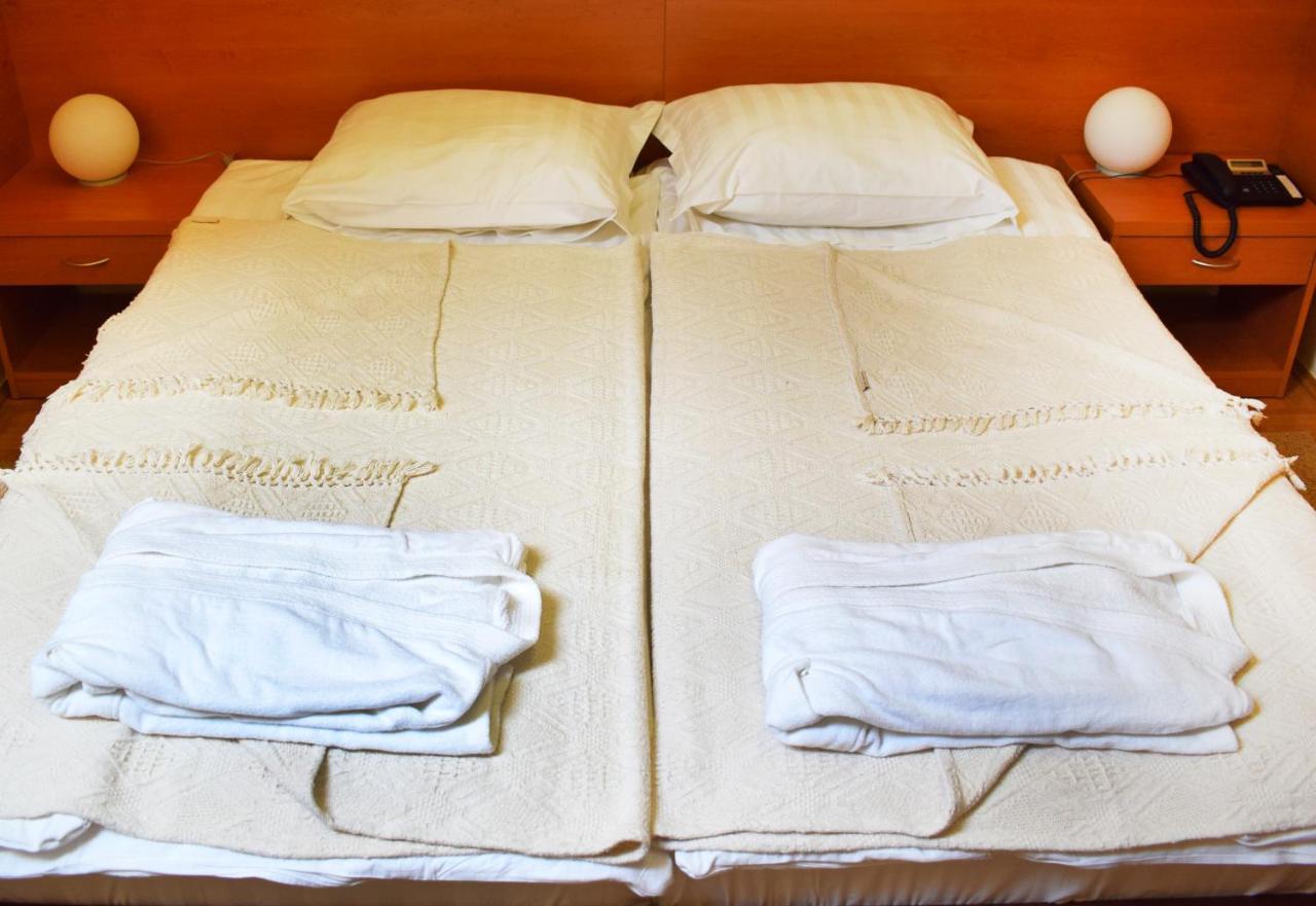 Hunting House Hotel Turija Ngoại thất bức ảnh